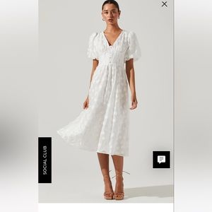 ASTR  the Label SANDY POLKA DOT PUFF SLEEVE MIDI DRESS